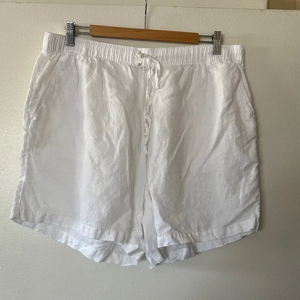 Tahari Women's Crisp White Athletic Shorts - Picture 1 of 6